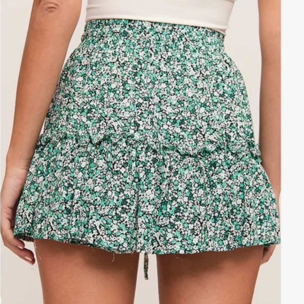 Zara skirt, short and cute!​​ shoes separate!​